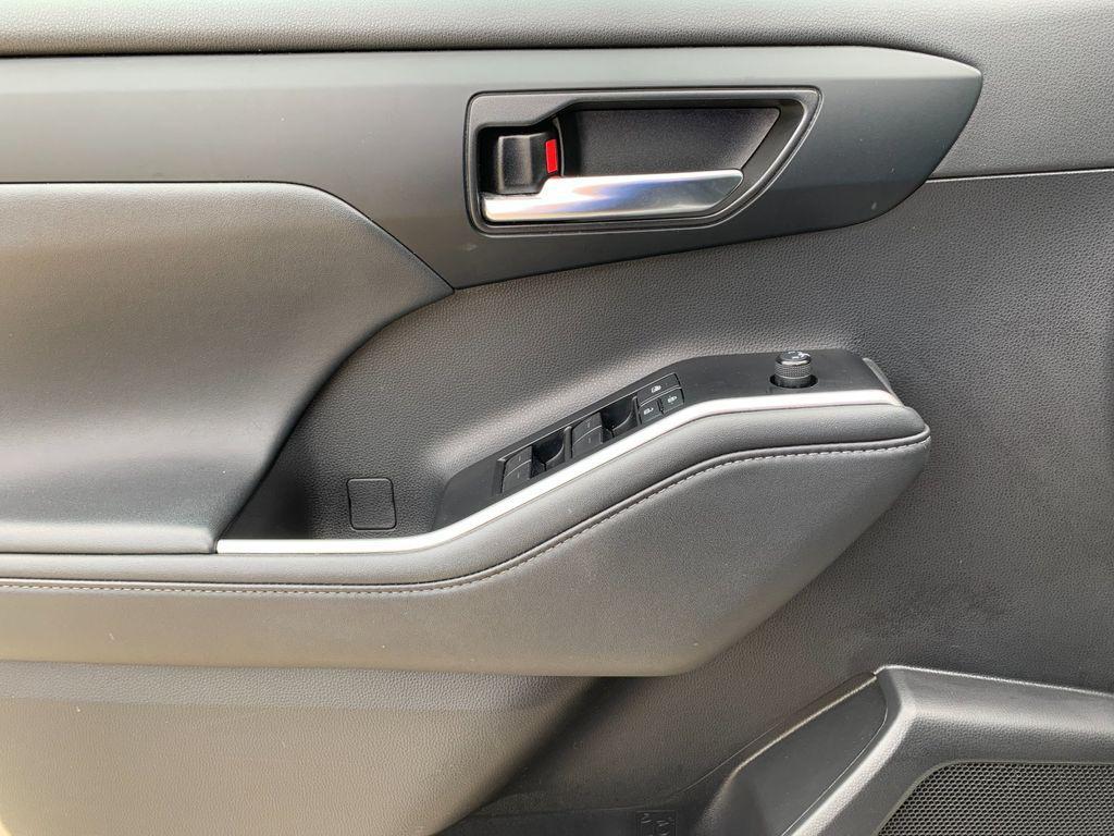 used 2022 Toyota Highlander Hybrid car, priced at $29,988