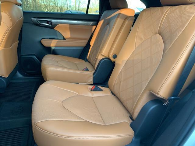 new 2025 Toyota Highlander Hybrid car, priced at $58,216