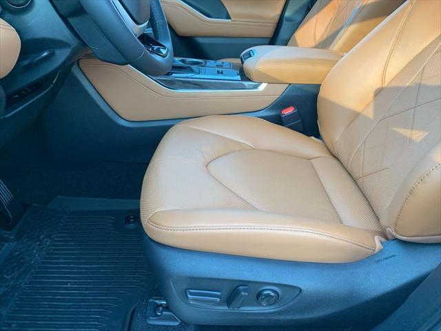 new 2025 Toyota Highlander Hybrid car, priced at $58,216