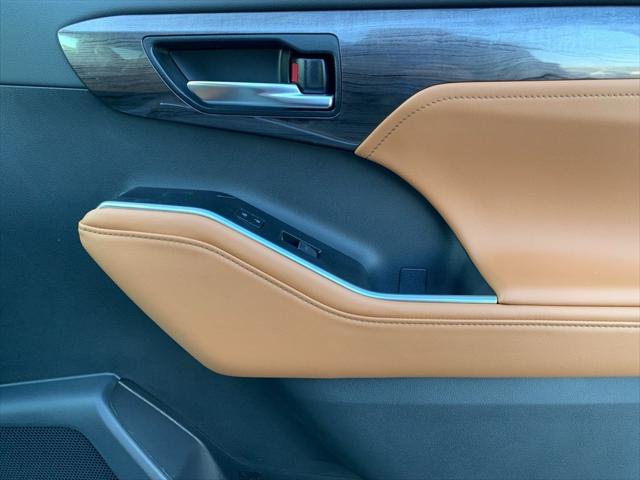 new 2025 Toyota Highlander Hybrid car, priced at $58,216