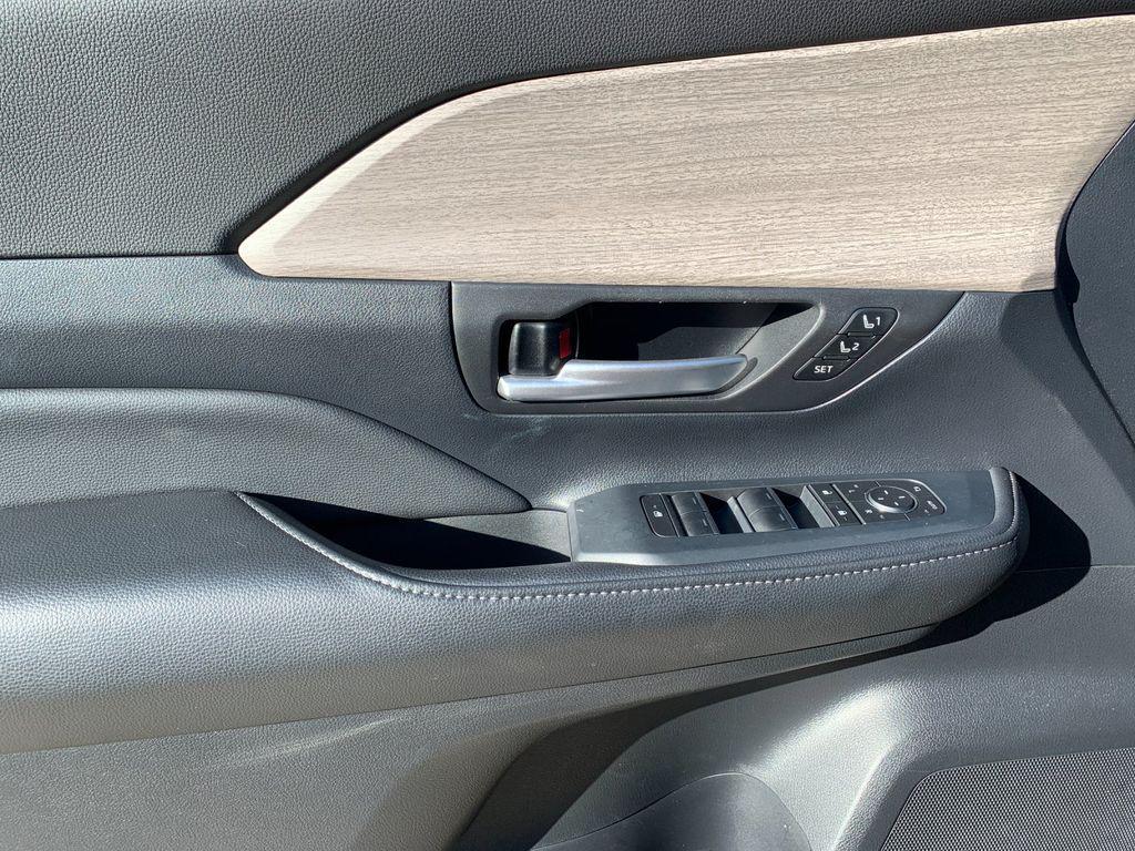 used 2025 Toyota Grand Highlander car, priced at $55,988