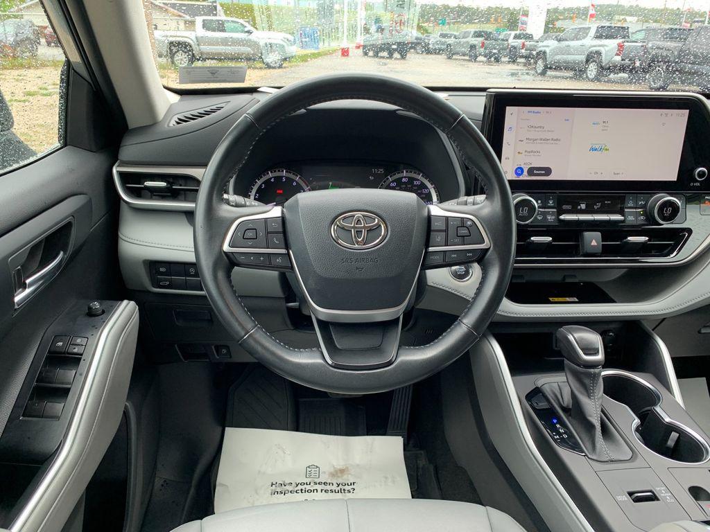 used 2023 Toyota Highlander car, priced at $32,988