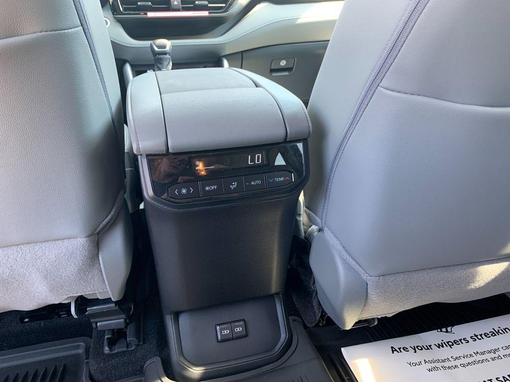 new 2026 Toyota Highlander Hybrid car, priced at $49,603