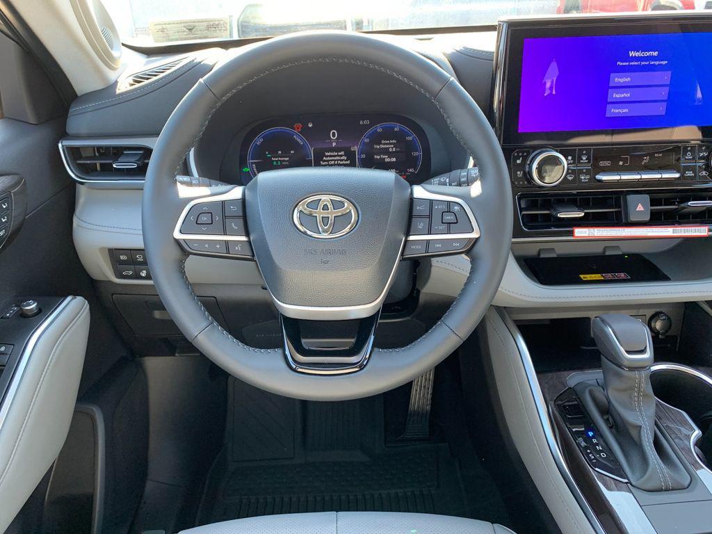 new 2026 Toyota Highlander Hybrid car