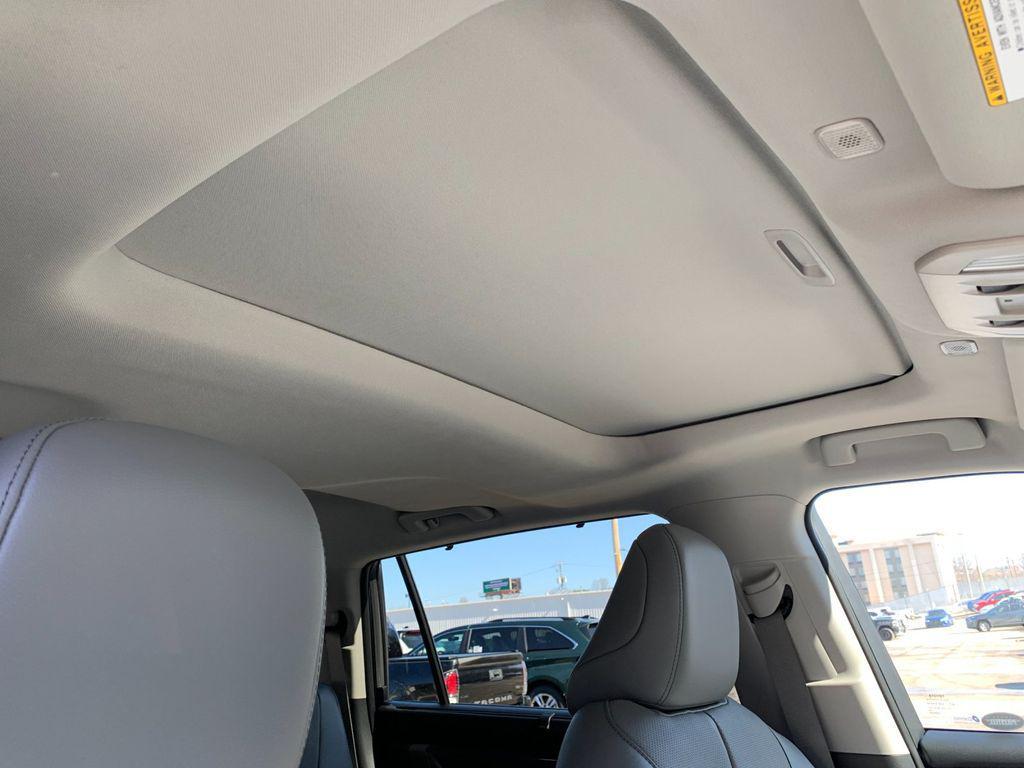 new 2026 Toyota Highlander Hybrid car