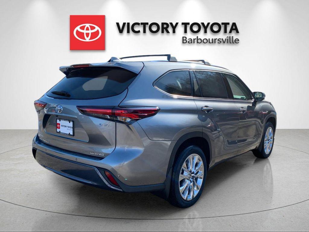 new 2026 Toyota Highlander Hybrid car