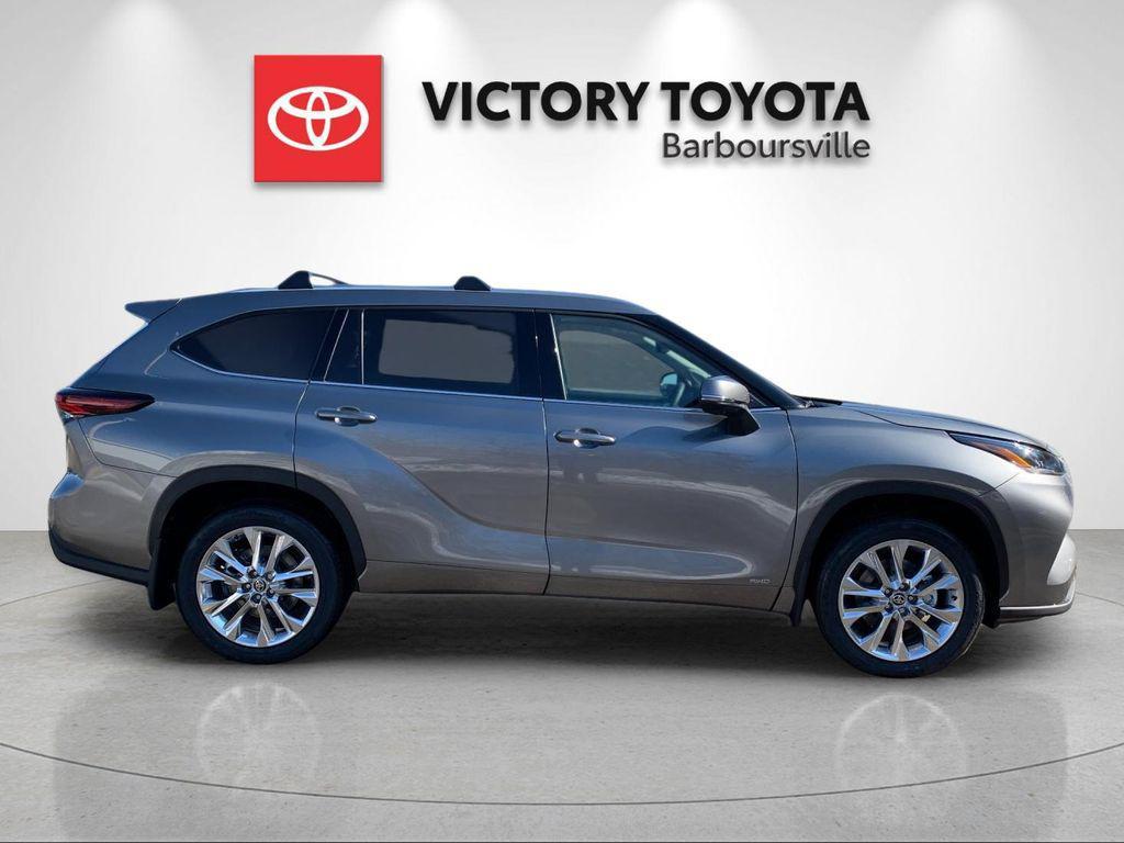 new 2026 Toyota Highlander Hybrid car