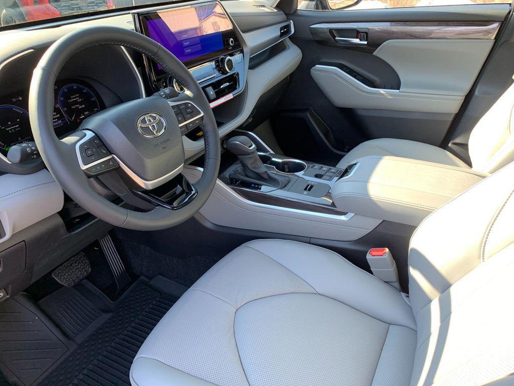 new 2026 Toyota Highlander Hybrid car