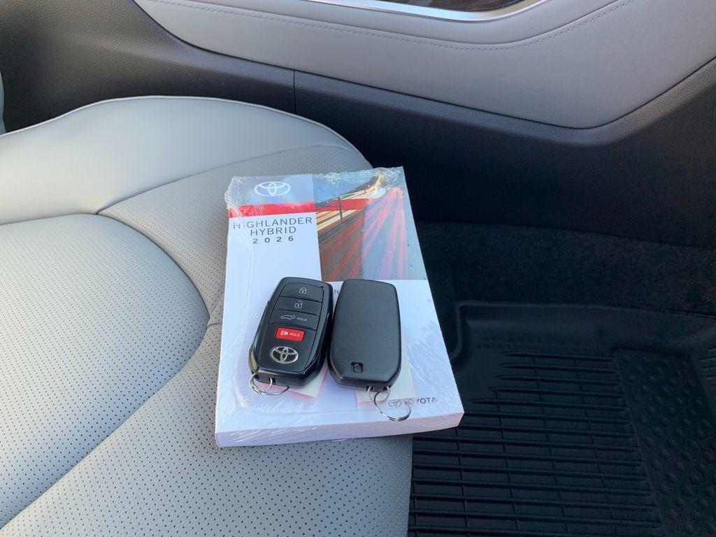 new 2026 Toyota Highlander Hybrid car