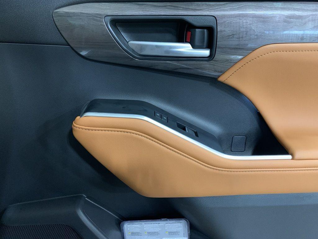 new 2026 Toyota Highlander car, priced at $52,358