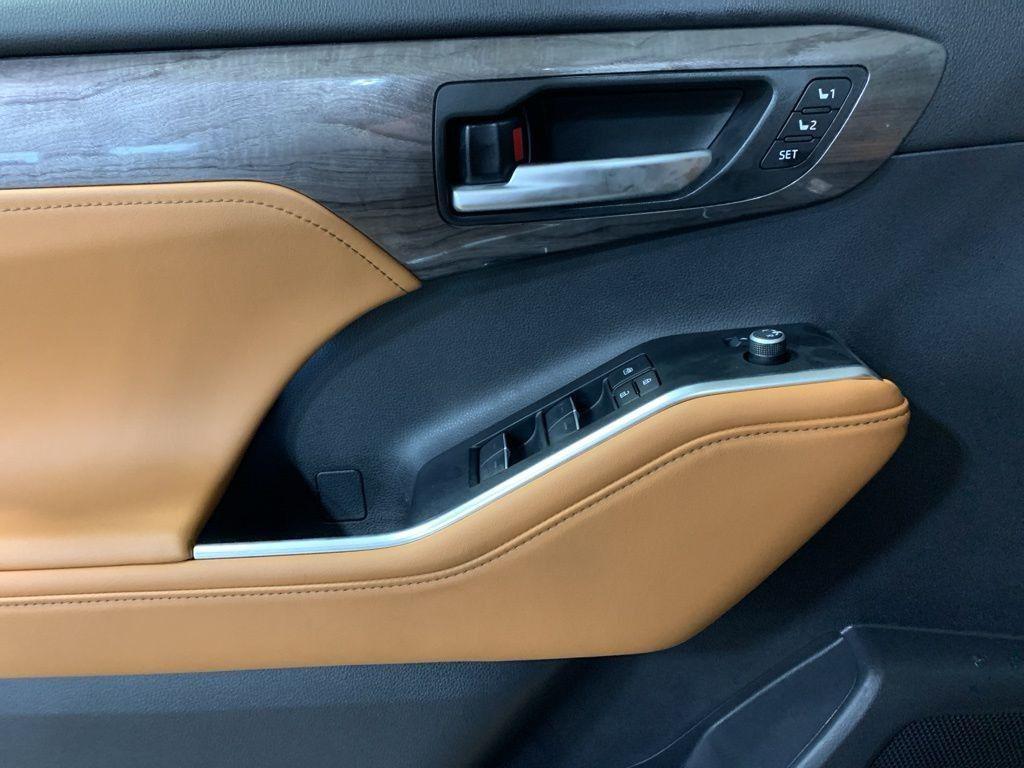 new 2026 Toyota Highlander car, priced at $52,358