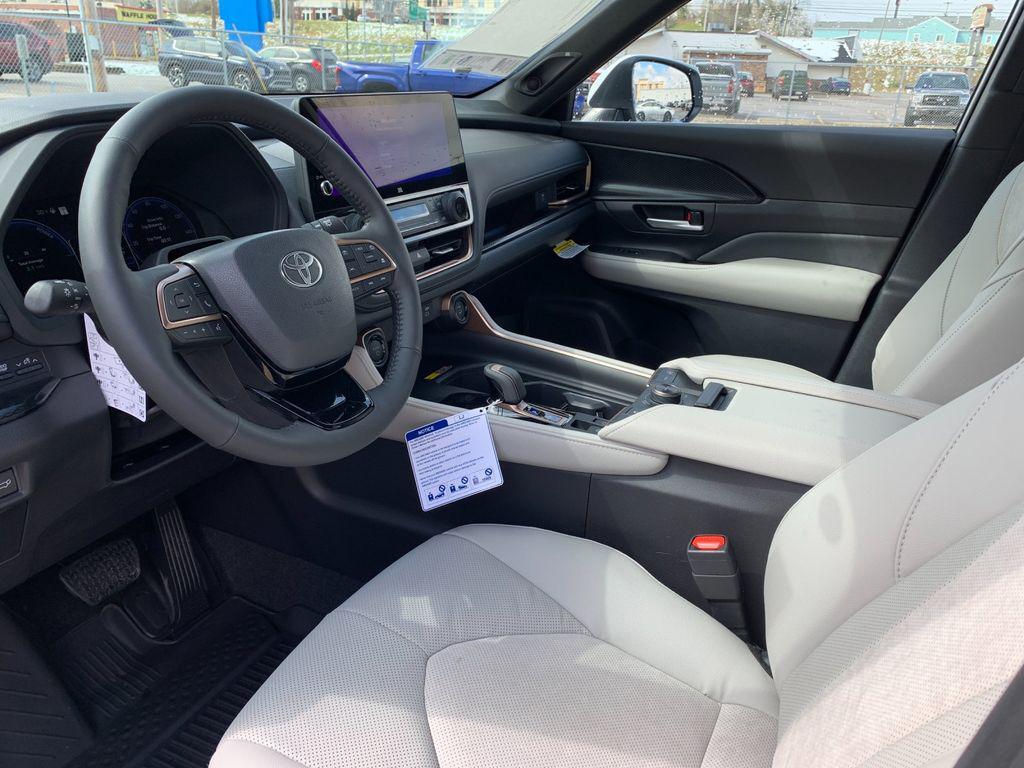 new 2026 Toyota Grand Highlander Hybrid car