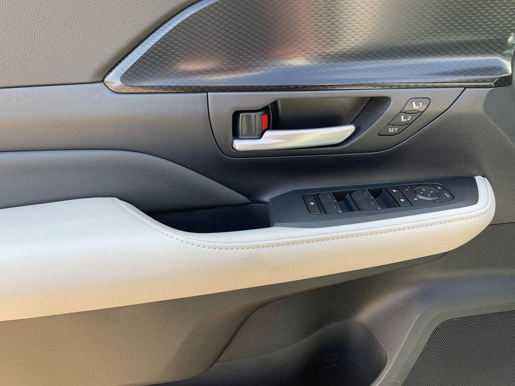 new 2026 Toyota Grand Highlander Hybrid car