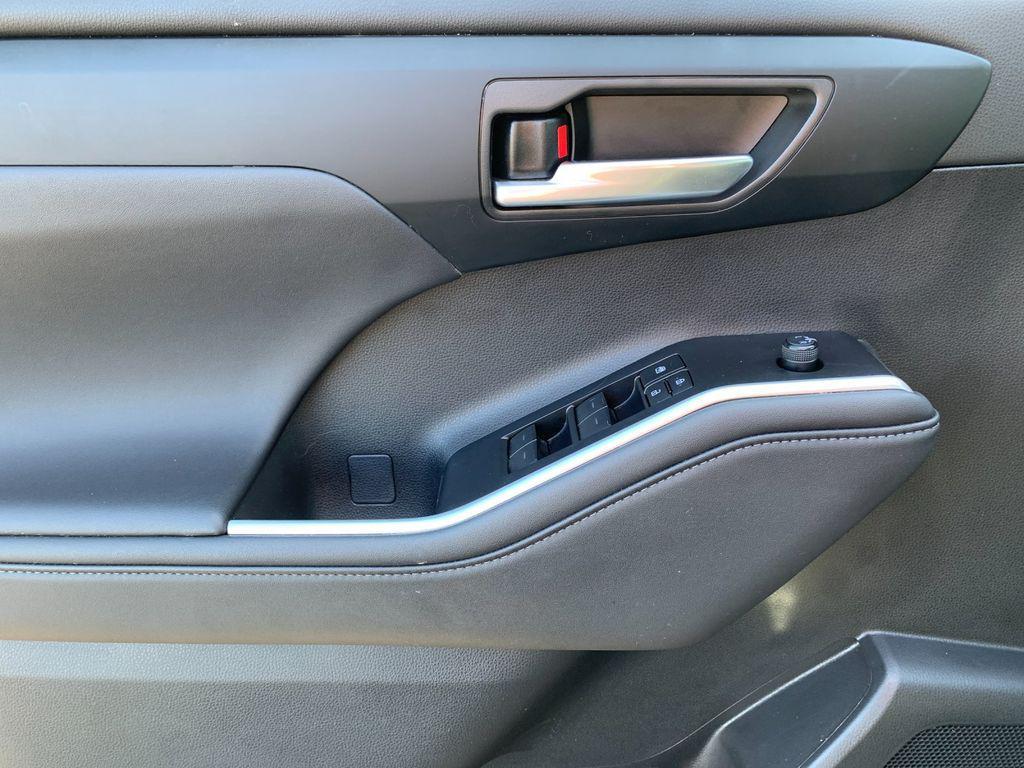 used 2024 Toyota Highlander Hybrid car, priced at $43,988