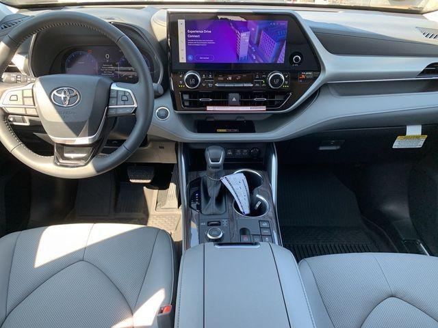 new 2025 Toyota Highlander car, priced at $55,287