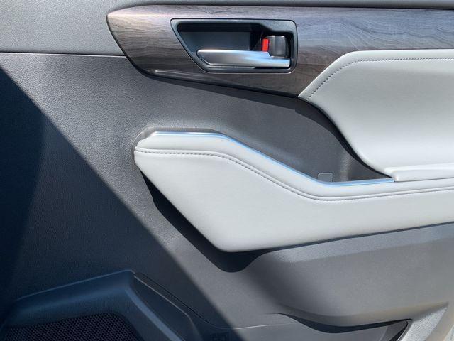 new 2025 Toyota Highlander car, priced at $55,287