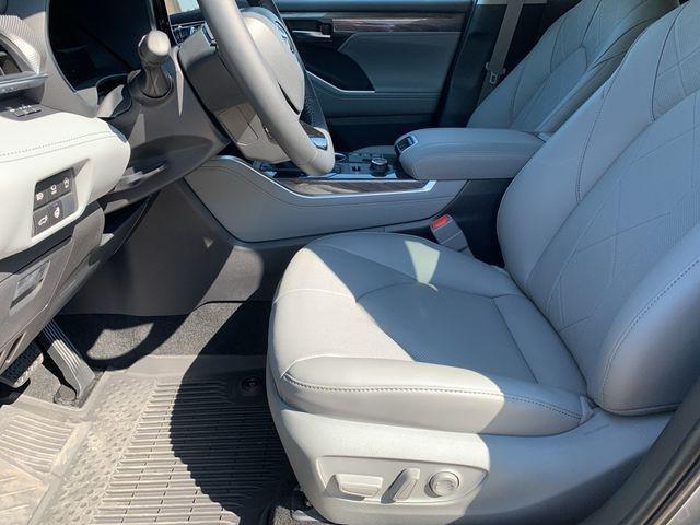 new 2025 Toyota Highlander car, priced at $55,287