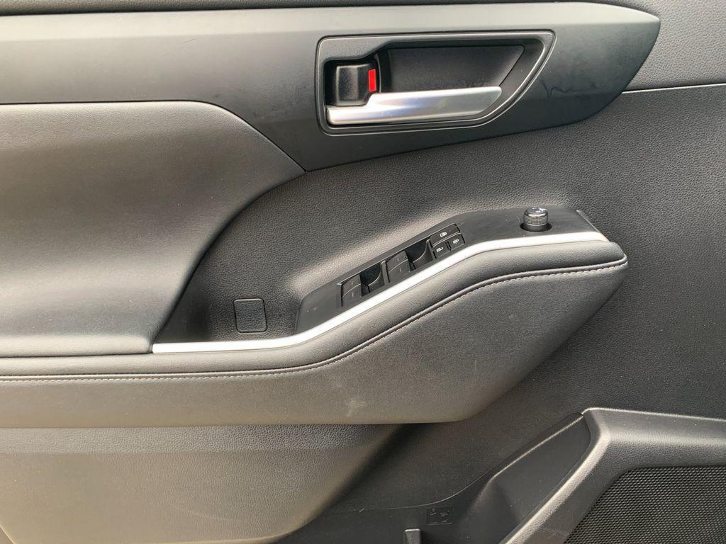 used 2024 Toyota Highlander Hybrid car, priced at $39,988