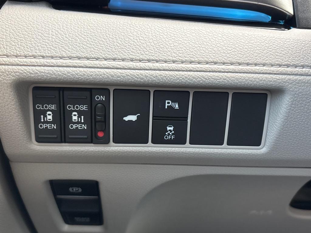 used 2025 Honda Odyssey car, priced at $41,500