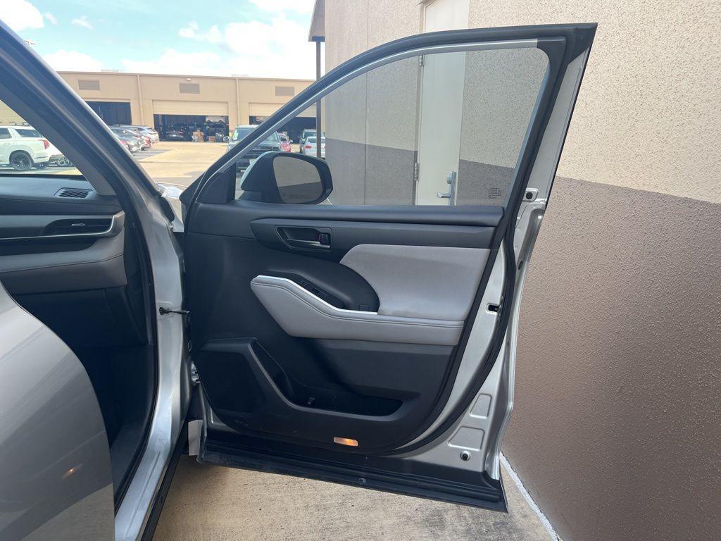 2020 Celestial Silver Metallic Toyota Highlander