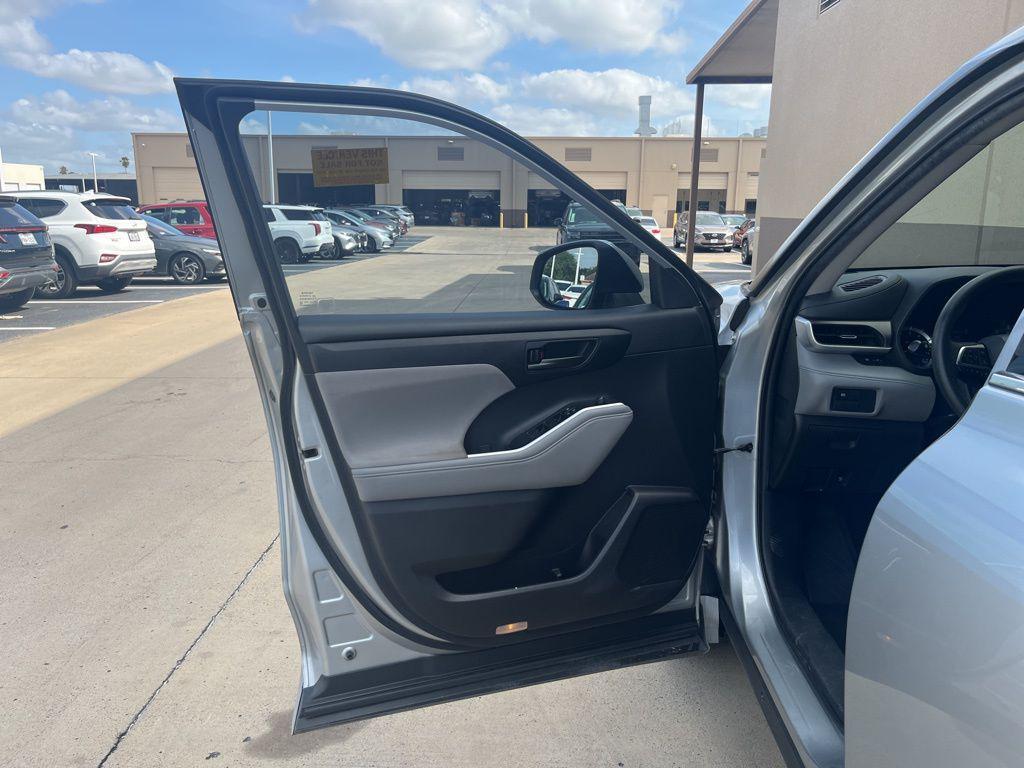 2020 Celestial Silver Metallic Toyota Highlander