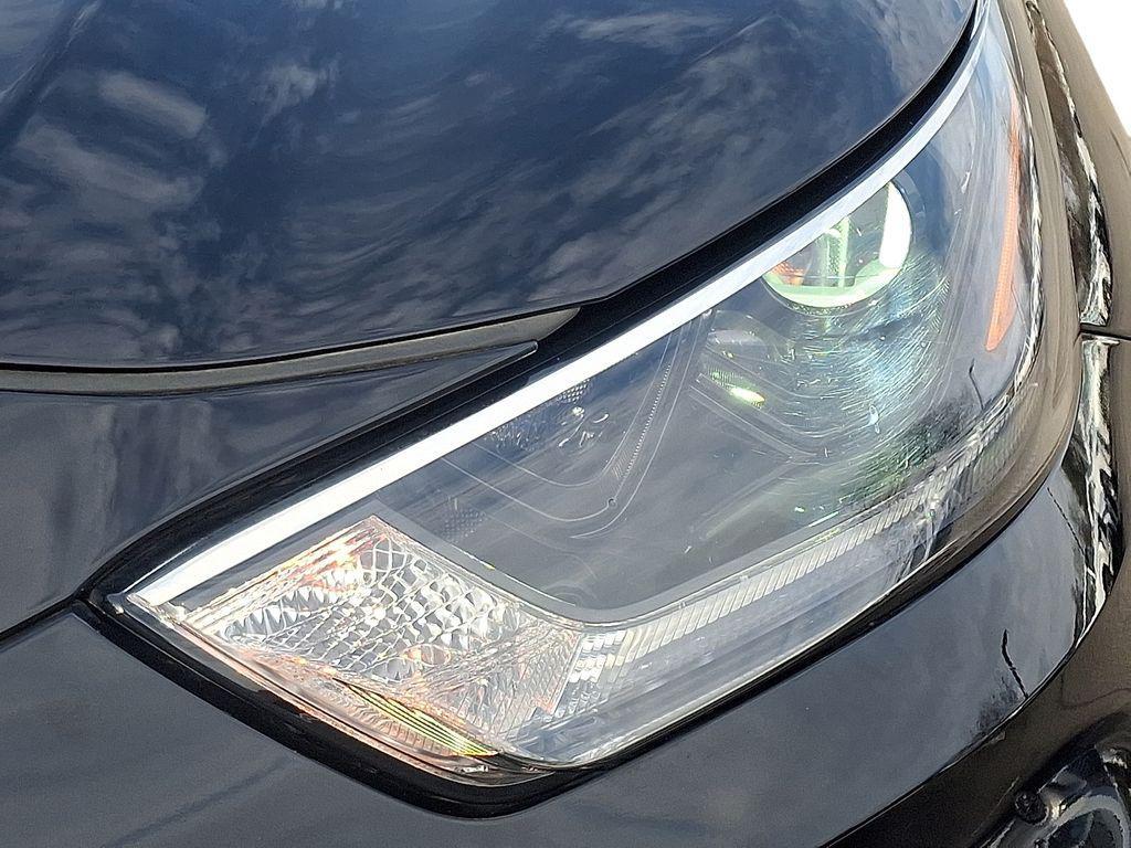 used 2021 Toyota Highlander car, priced at $31,828