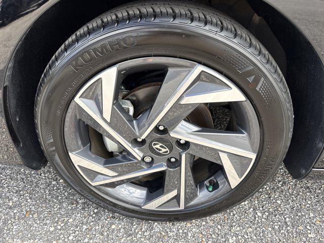 used 2025 Hyundai Elantra car