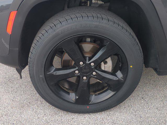 used 2023 Jeep Grand Cherokee car, priced at $27,405