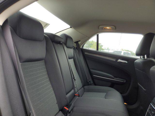 new 2021 Chrysler 300 car