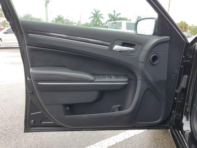 new 2021 Chrysler 300 car