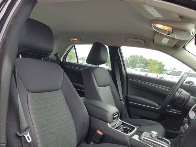 new 2021 Chrysler 300 car