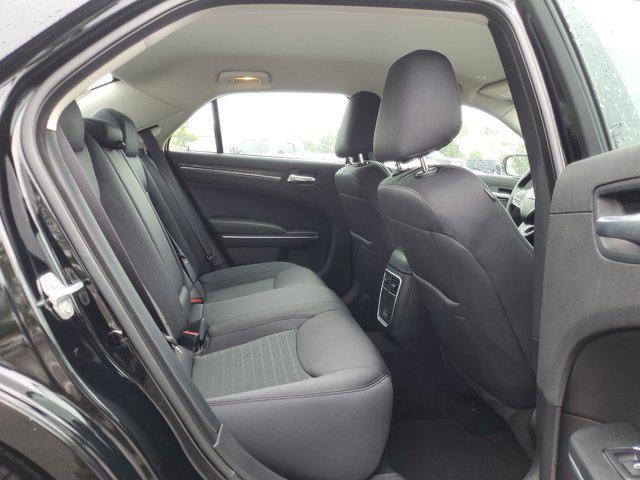 new 2021 Chrysler 300 car