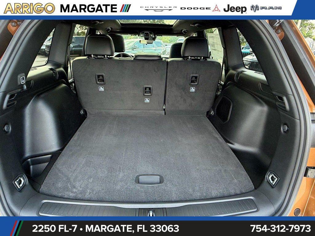 new 2027 Jeep Grand Cherokee car, priced at $48,579