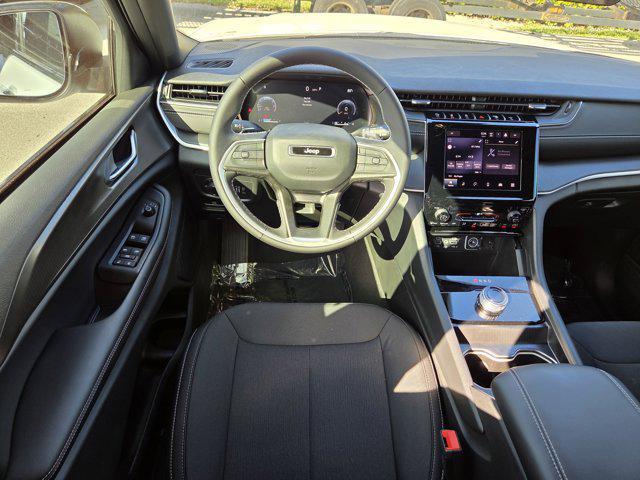 new 2025 Jeep Grand Cherokee car, priced at $37,001