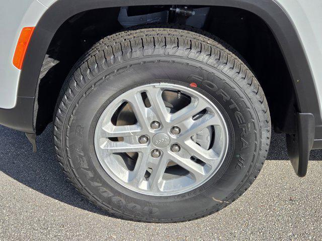 new 2025 Jeep Grand Cherokee car, priced at $37,001