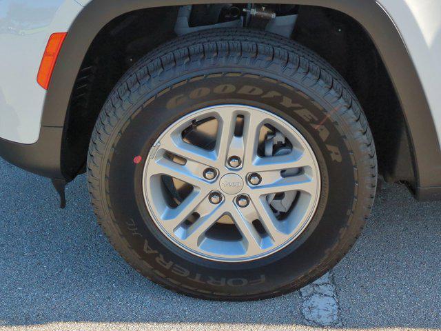 new 2025 Jeep Grand Cherokee car, priced at $30,890