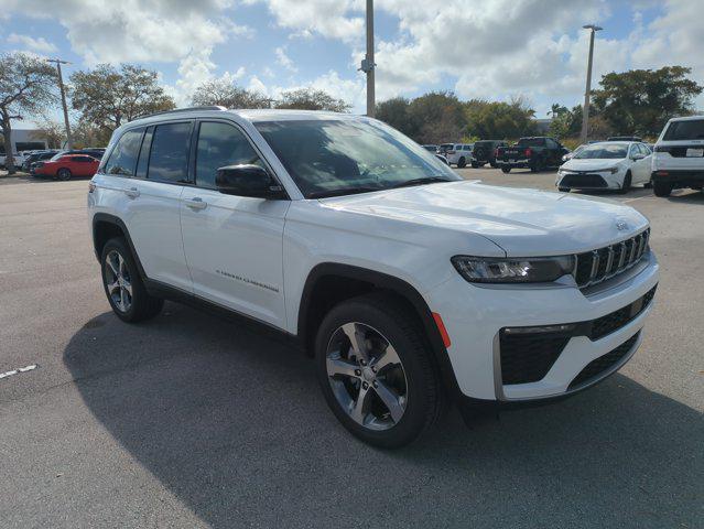 new 2026 Jeep Grand Cherokee car, priced at $40,922