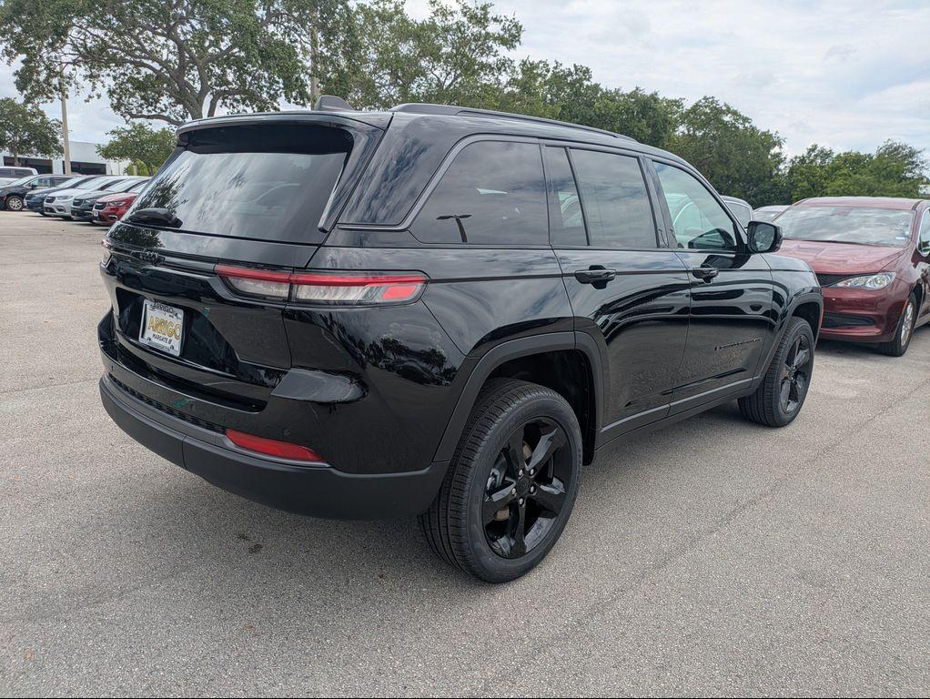 new 2026 Jeep Grand Cherokee car, priced at $43,834