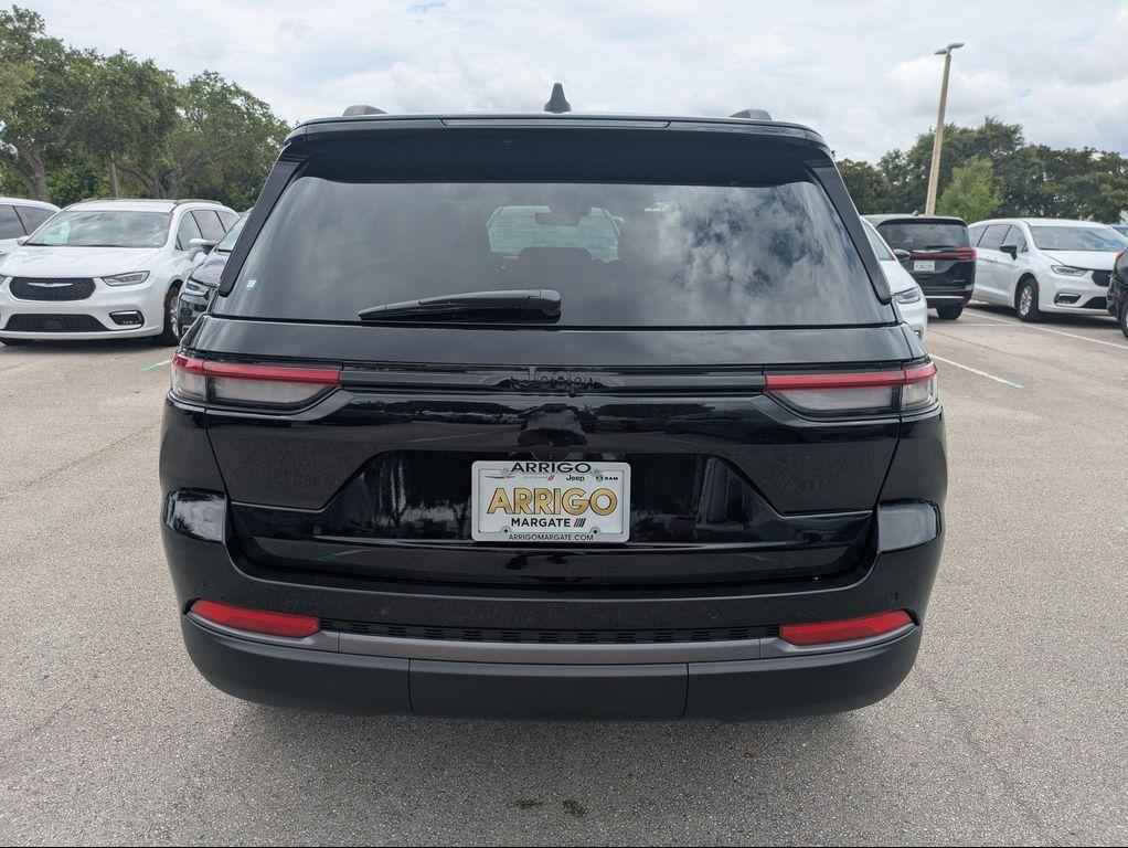new 2026 Jeep Grand Cherokee car, priced at $43,834