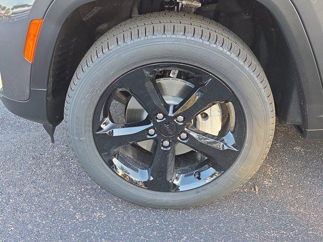 new 2025 Jeep Grand Cherokee car, priced at $39,520