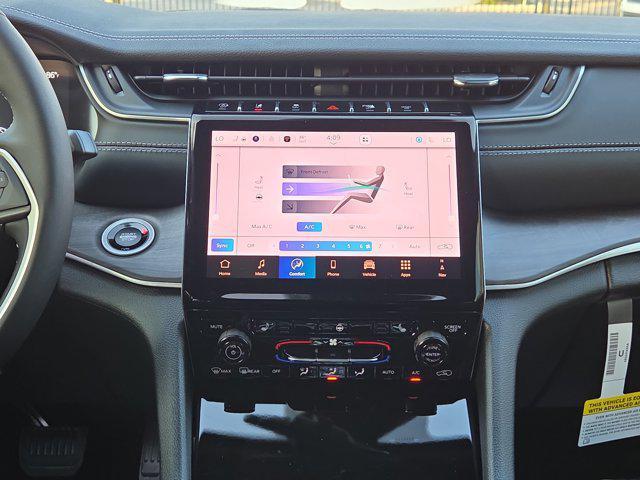 new 2025 Jeep Grand Cherokee car, priced at $39,520