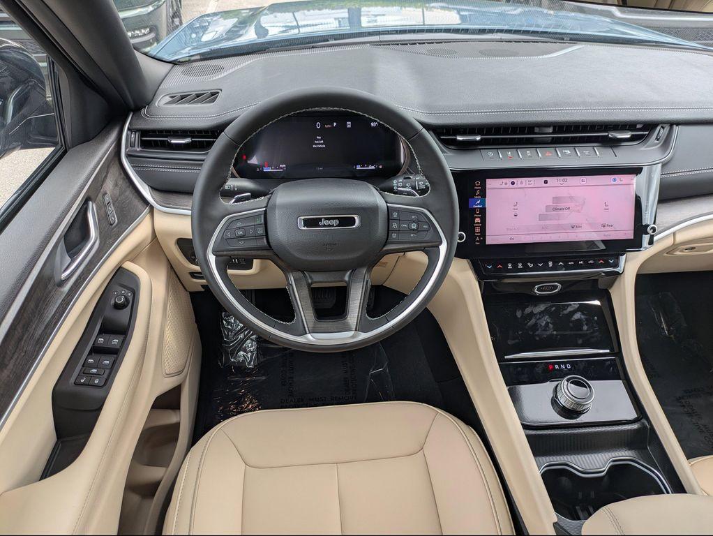 new 2026 Jeep Grand Cherokee car, priced at $43,281