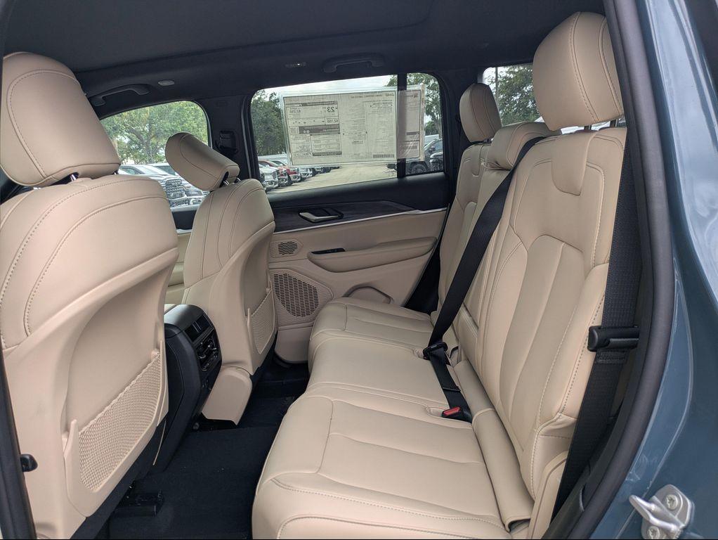 new 2026 Jeep Grand Cherokee car, priced at $43,281