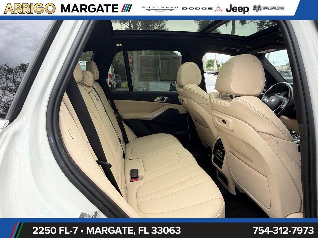 BMW X5 view 16