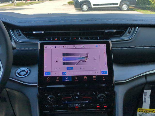 new 2025 Jeep Grand Cherokee car, priced at $38,049