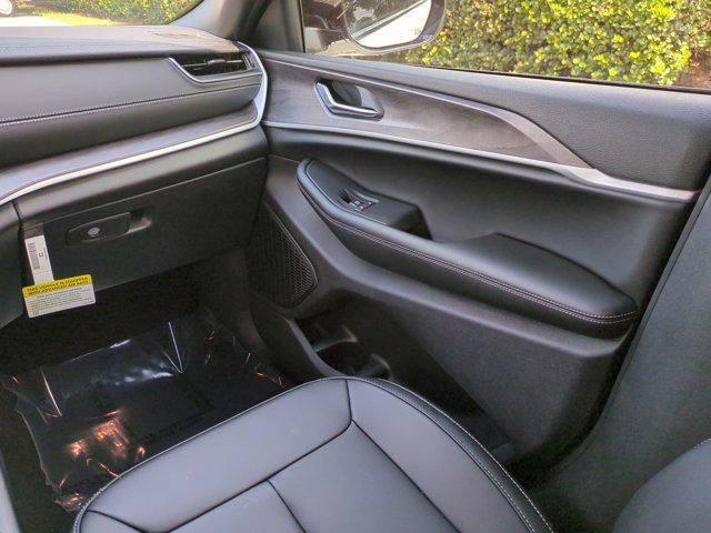 new 2025 Jeep Grand Cherokee car, priced at $38,049