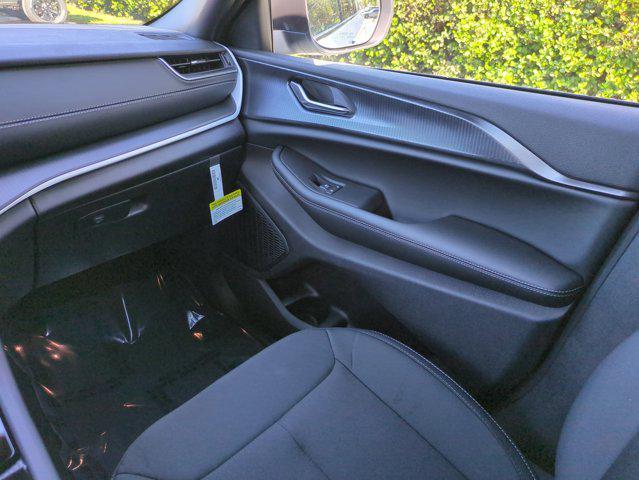 new 2025 Jeep Grand Cherokee L car, priced at $29,990