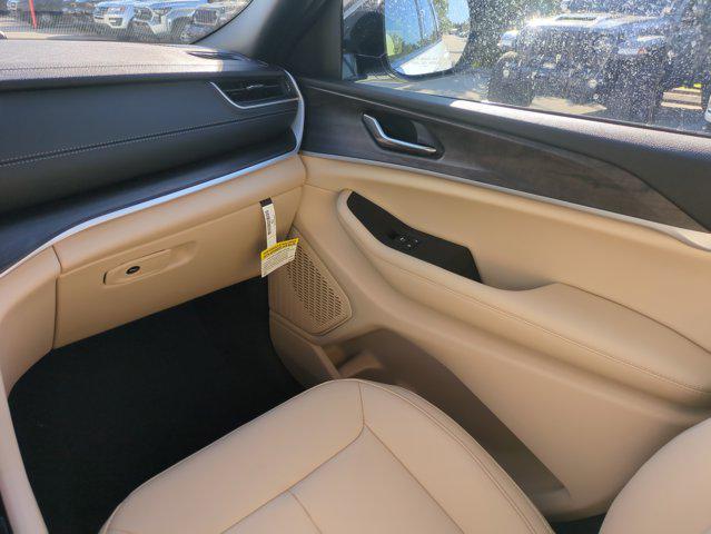 new 2025 Jeep Grand Cherokee car, priced at $35,972