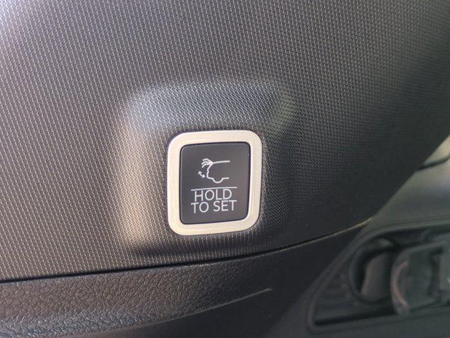 new 2025 Jeep Grand Cherokee car, priced at $35,972