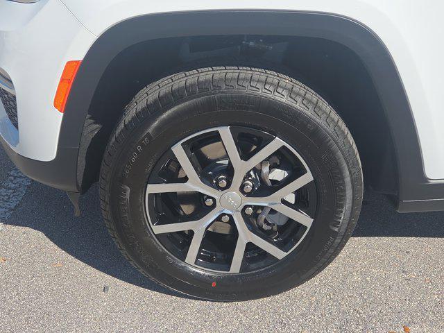 new 2025 Jeep Grand Cherokee car, priced at $35,507